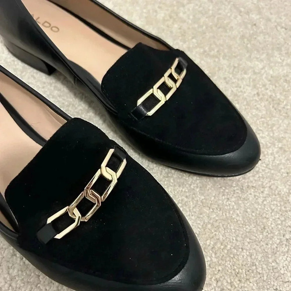 Elegant Black Loafers with Gold Accent - Picture 2 of 12